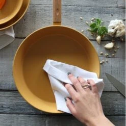 Poêle Ector Induction Aluminium Revêtu Manche En Bois 28 Cm Jaune -Cuisine Fournitures Magasin 108007 3 1 Poele Ector induction aluminium revetu manche en bois 28 cm jaune Ogo