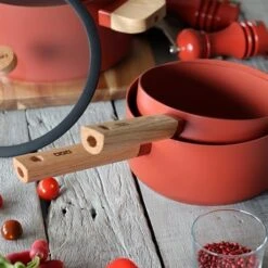Casserole Ector Induction Aluminium Revêtu Manche En Bois 20 Cm Rouge -Cuisine Fournitures Magasin 108011 4 1 Casserole Ector induction aluminium revetu manche en bois 20 cm rouge Ogo