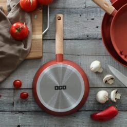Poêle Ector Induction Aluminium Revêtu Manche En Bois 20 Cm Rouge -Cuisine Fournitures Magasin 108012 2 1 Poele Ector induction aluminium revetu manche en bois 20 cm rouge Ogo