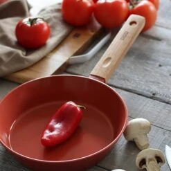 Poêle Ector Induction Aluminium Revêtu Manche En Bois 20 Cm Rouge -Cuisine Fournitures Magasin 108012 3 1 Poele Ector induction aluminium revetu manche en bois 20 cm rouge Ogo