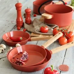 Poêle Ector Induction Aluminium Revêtu Manche En Bois 28 Cm Rouge -Cuisine Fournitures Magasin 108014 4 2 Poele Ector induction aluminium revetu manche en bois 28 cm rouge Ogo