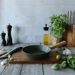 Poêle Ector Induction Aluminium Revêtu Manche En Bois 20 Cm Vert -Cuisine Fournitures Magasin 108019 4 1 Poele Ector induction aluminium revetu manche en bois 20 cm vert Ogo