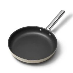 Smeg Poêle Aluminium Antiadhésive 30 Cm Crème Mat 7 Smeg Poêle Aluminium Antiadhésive 30 Cm Crème Mat -Cuisine Fournitures Magasin 131023 3 1 Poele aluminium antiadhesive 30 cm creme mat Smeg