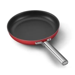 Smeg Poêle Aluminium Antiadhésive 30 Cm Rouge Mat 7 Smeg Poêle Aluminium Antiadhésive 30 Cm Rouge Mat -Cuisine Fournitures Magasin 131024 3 1 Poele aluminium antiadhesive 30 cm rouge mat Smeg