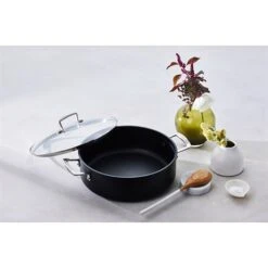 Le Creuset Sauteuse Rondeau Anti-adhérente Les Forgées 28 Cm Et Couvercle En Verre -Cuisine Fournitures Magasin 133009 3 1 Sauteuse rondeau anti adherente Les Forgees 28 cm et couvercle en verre Le Creuset
