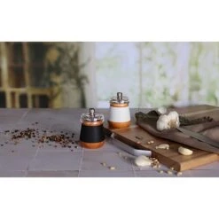 Moulin à Poivre En Bois Effet Cuir Noir -Cuisine Fournitures Magasin 200029 3 1 Moulin a poivre en bois effet cuir noir Ogo