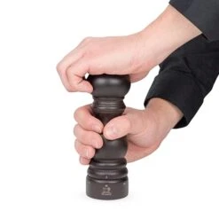 Peugeot Moulin à Sel Paris 18 Cm Marron -Cuisine Fournitures Magasin 20112 2 1 Moulin a sel Paris 18 cm marron Peugeot