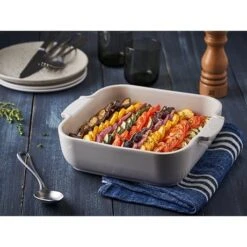 Peugeot Plat Four Carré Céramique écru 28 Cm -Cuisine Fournitures Magasin 201183 2 2 Plat four carre ceramique ecru 28 cm Peugeot