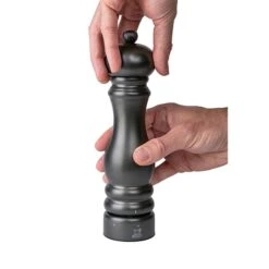 Peugeot Moulin à Poivre Paris Chef Carbone 7 Peugeot Moulin à Poivre Paris Chef Carbone -Cuisine Fournitures Magasin 201229 2 2 Moulin a poivre Paris Chef carbone Peugeot