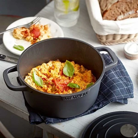 Cocotte Légère Ronde En Fonte D'aluminium 20 Cm 2,6 L Coloris Noir 2 Cocotte Légère Ronde En Fonte D'aluminium 20 Cm 2,6 L Coloris Noir – Image 2