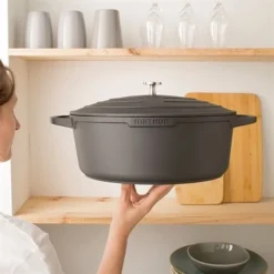 Cocotte Légère Ovale En Fonte D'aluminium 32 Cm 6,5 L Coloris Noir -Cuisine Fournitures Magasin 203004 3 4 Cocotte legere ovale en fonte d aluminium 32 cm 6 5 L coloris noir Mathon