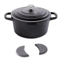Lot Cocotte Légère Ronde En Fonte D'aluminium 20 Cm Coloris Noir Et Deux Maniques Silicone