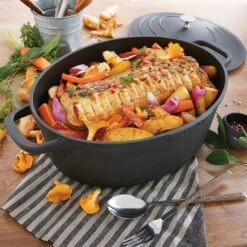 Lot Cocotte Légère Ovale En Fonte D'aluminium 32 Cm Coloris Noir Et Deux Maniques Silicone -Cuisine Fournitures Magasin 209012 3 3 Lot cocotte legere ovale en fonte d aluminium 32 cm coloris noir et deux maniques silicone Mathon