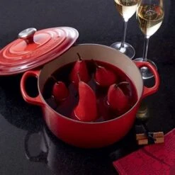 Le Creuset Cocotte Fonte Rond 24 Cm Cerise -Cuisine Fournitures Magasin 213179 2 3 Cocotte fonte rond 24 cm cerise Le Creuset