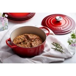 Le Creuset Cocotte Fonte Rond 20 Cm Cerise 7 Le Creuset Cocotte Fonte Rond 20 Cm Cerise -Cuisine Fournitures Magasin 213211 2 2 Cocotte fonte rond 20 cm cerise Le Creuset