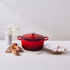 Le Creuset Cocotte Fonte Rond 20 Cm Cerise 9 Le Creuset Cocotte Fonte Rond 20 Cm Cerise -Cuisine Fournitures Magasin 213211 4 2 Cocotte fonte rond 20 cm cerise Le Creuset