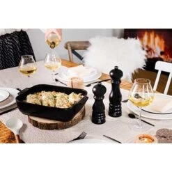 Peugeot Plat à Four Céramique Appolia Rectangulaire Noir Mat 36 Cm 8 Peugeot Plat à Four Céramique Appolia Rectangulaire Noir Mat 36 Cm -Cuisine Fournitures Magasin 301367 3 2 Plat a four ceramique Appolia rectangulaire noir mat 36 cm Peugeot