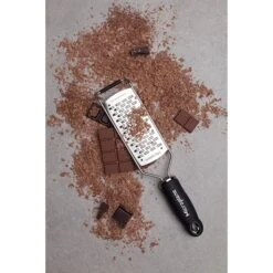 Microplane Râpe à Fromage Double Tranchant Gourmet Noir -Cuisine Fournitures Magasin 478013 2 1 Rape a fromage double tranchant Gourmet noir Microplane