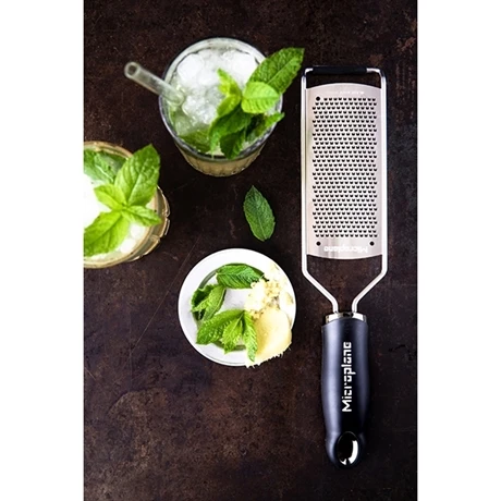 Microplane Râpe à Fromage Fine Gourmet Noire 4 Microplane Râpe à Fromage Fine Gourmet Noire – Image 4