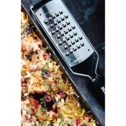Microplane Râpe à Fromage Extra Grossier Gourmet Noire -Cuisine Fournitures Magasin 478015 2 1 Rape a fromage Extra grossier Gourmet noire Microplane
