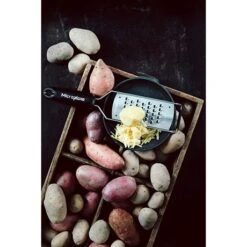 Microplane Râpe à Fromage Extra Grossier Gourmet Noire -Cuisine Fournitures Magasin 478015 4 1 Rape a fromage Extra grossier Gourmet noire Microplane