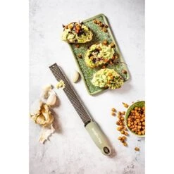 Microplane Zesteur Premium Classic Râpe Vert Sauge -Cuisine Fournitures Magasin 478030 3 1 Zesteur Premium Classic rape vert sauge Microplane