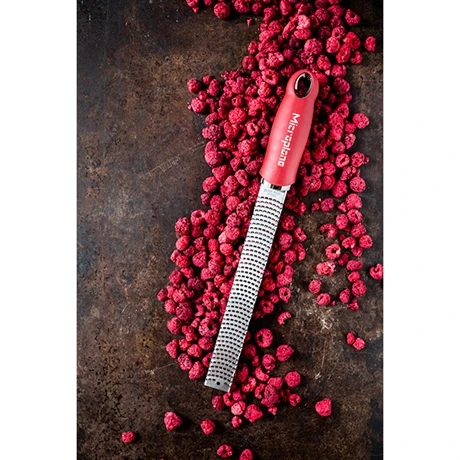 Microplane Zesteur Premium Classic Râpe Rouge Grenade 2 Microplane Zesteur Premium Classic Râpe Rouge Grenade – Image 2