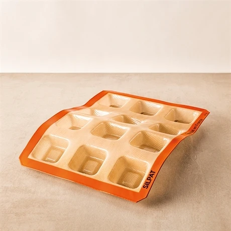 Plaque De 12 Empreintes Savarins Carrés 2 Plaque De 12 Empreintes Savarins Carrés – Image 2