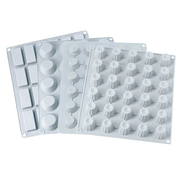 Lot Assortiment 4 Grandes Plaques à Pâtisseries: Muffins, Tartelettes, Canelés, Financiers 1 Lot Assortiment 4 Grandes Plaques à Pâtisseries: Muffins, Tartelettes, Canelés, Financiers