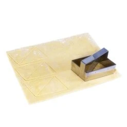 Découpoir à Croissant Petit Modèle 10cm -Cuisine Fournitures Magasin 573104 2 2 Decoupoir a croissant petit modele 10cm Gobel