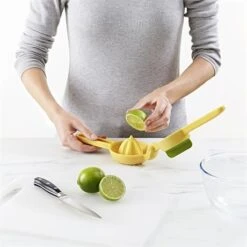 Joseph Joseph Presse-agrumes JuiceMax -Cuisine Fournitures Magasin 606038 2 1 Presse agrumes JuiceMax Joseph Joseph