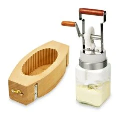 Lot Baratte à Beurre Et Moule à Beurre En Bois