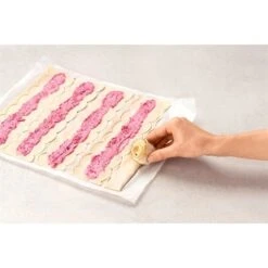 Roulette à Gâteaux Forme Rose -Cuisine Fournitures Magasin 653407 3 6 Roulette a gateaux forme rose Betty Bossi