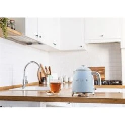 Smeg Mini Bouilloire 0,8 L 1400 W KLF05PBEU Bleu Azur -Cuisine Fournitures Magasin 702031 4 4 Mini bouilloire 0 8 L 1400 W KLF05PBEU bleu azur Smeg