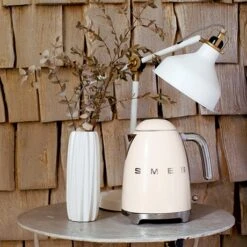 Smeg Bouilloire Crème 1,7 L 2400 W KLF03CREU -Cuisine Fournitures Magasin 702065 2 1 Bouilloire creme 1 7 L 2400 W KLF03CREU Smeg