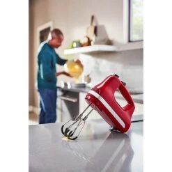 KitchenAid Batteur à Main électrique 6 Vitesses 60 W Rouge Empire 5KHM6118EER -Cuisine Fournitures Magasin 760354 2 1 Batteur a main electrique 6 vitesses 60 W rouge empire 5KHM6118EER Kitchenaid