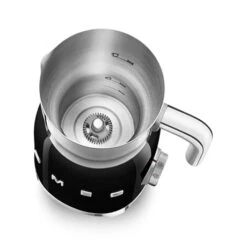 Smeg Chocolatière Et Mousseur De Lait Noir MFF11BLEU -Cuisine Fournitures Magasin 780310 4 1 Chocolatiere et mousseur de lait noir MFF11BLEU Smeg